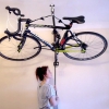 Stowaway поможет хранить велосипед под потолком